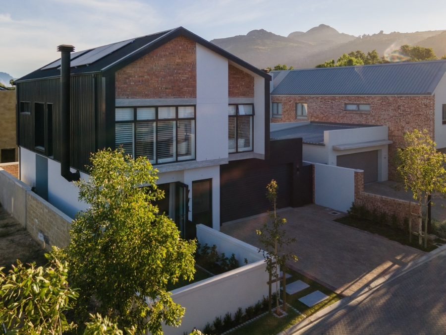 3 Bedroom Property for Sale in Lemoenkloof Western Cape